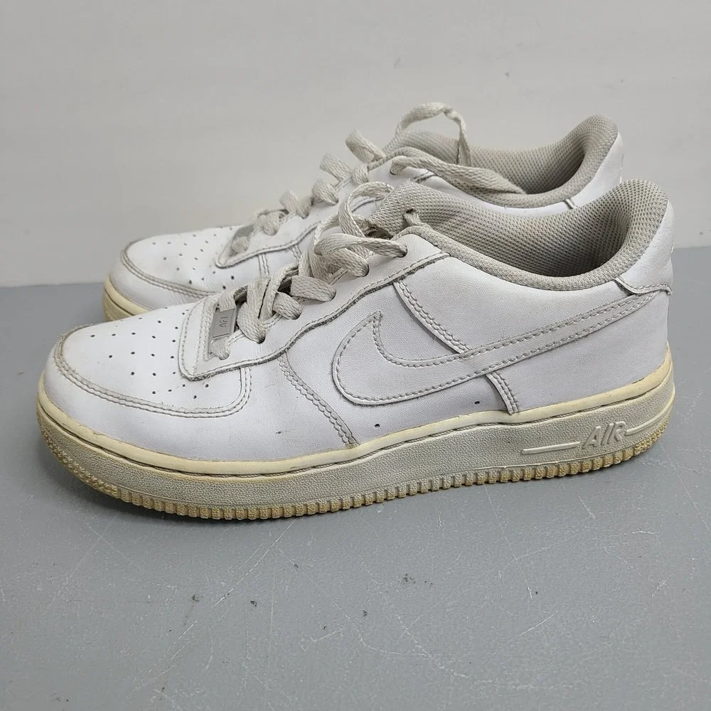 Nike Air Force 1 AF1 Shoes Youth‎ Size 5.5Y Triple White Low Sneakers 314192-117